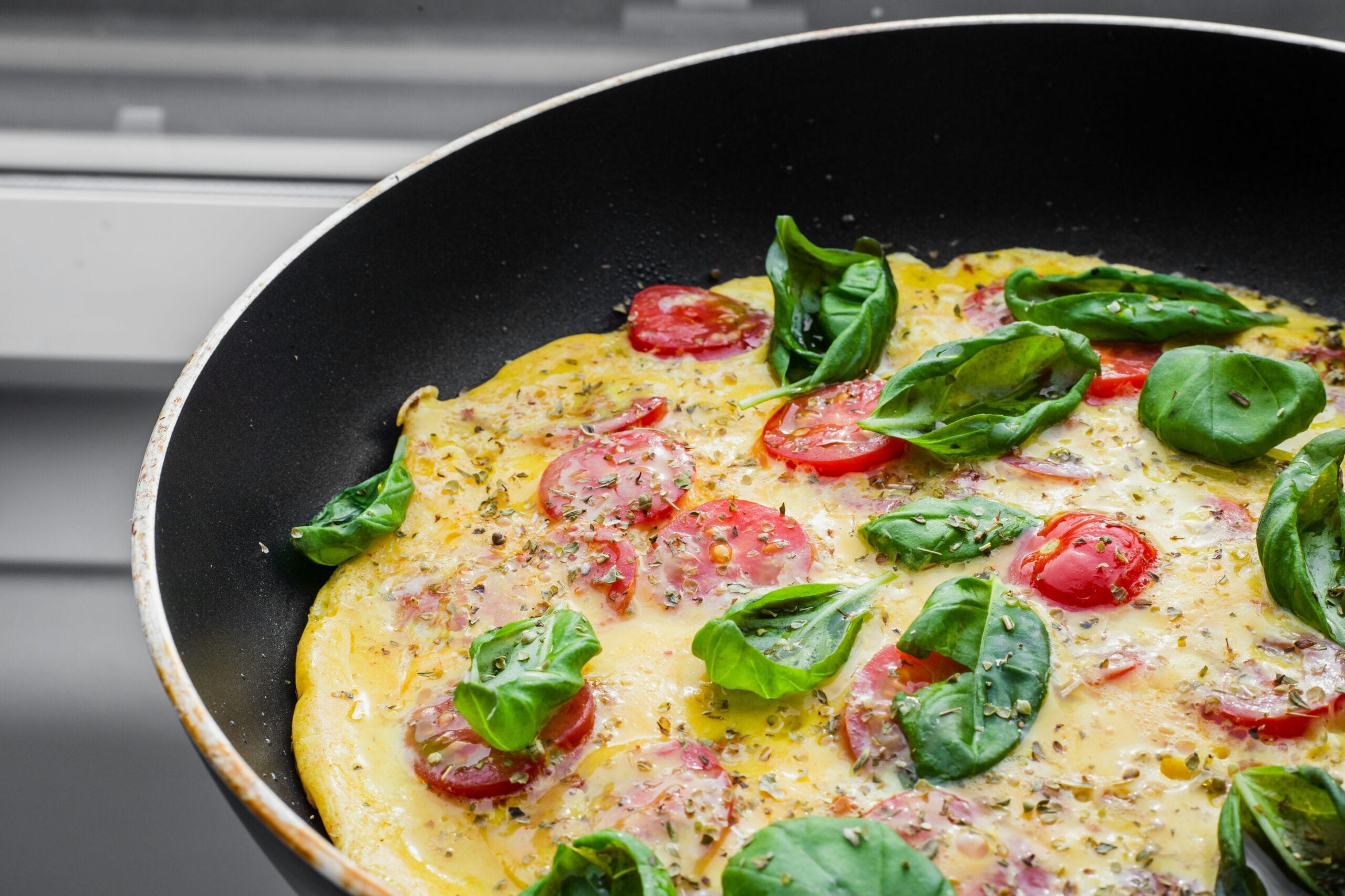 A veggie omelet with spinach, tomatoes, and peppers, a quick and nutritious option among healthy recipes.