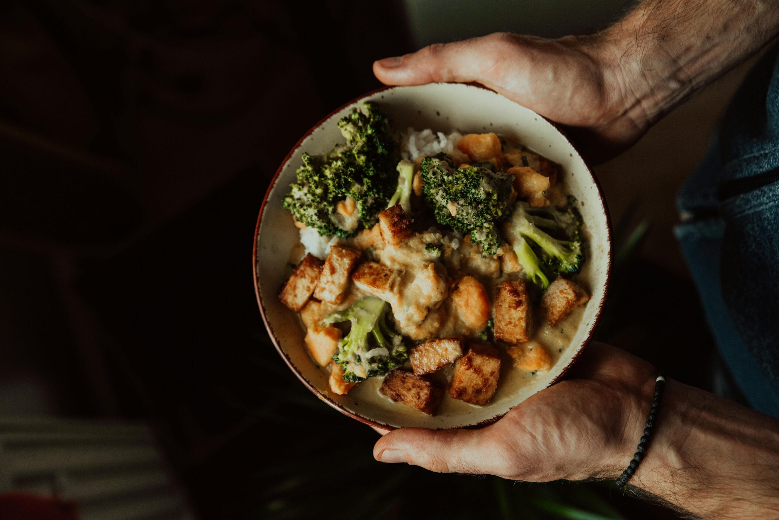 Chicken and brown rice bowl with broccoli and carrots